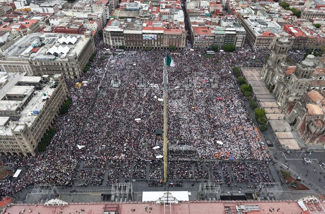 catrina_nortena's tweet photo. #AlZócaloConClaudia
🚨 IMPRESIONANTE, más de 350 Mil Patriotas acudieron a celebrar los primeros 100 días de gobierno de nuestra PresidentA @Claudiashein 

Esta es la mejor encuesta de todas... https://t.co/EffMy7TXnc
