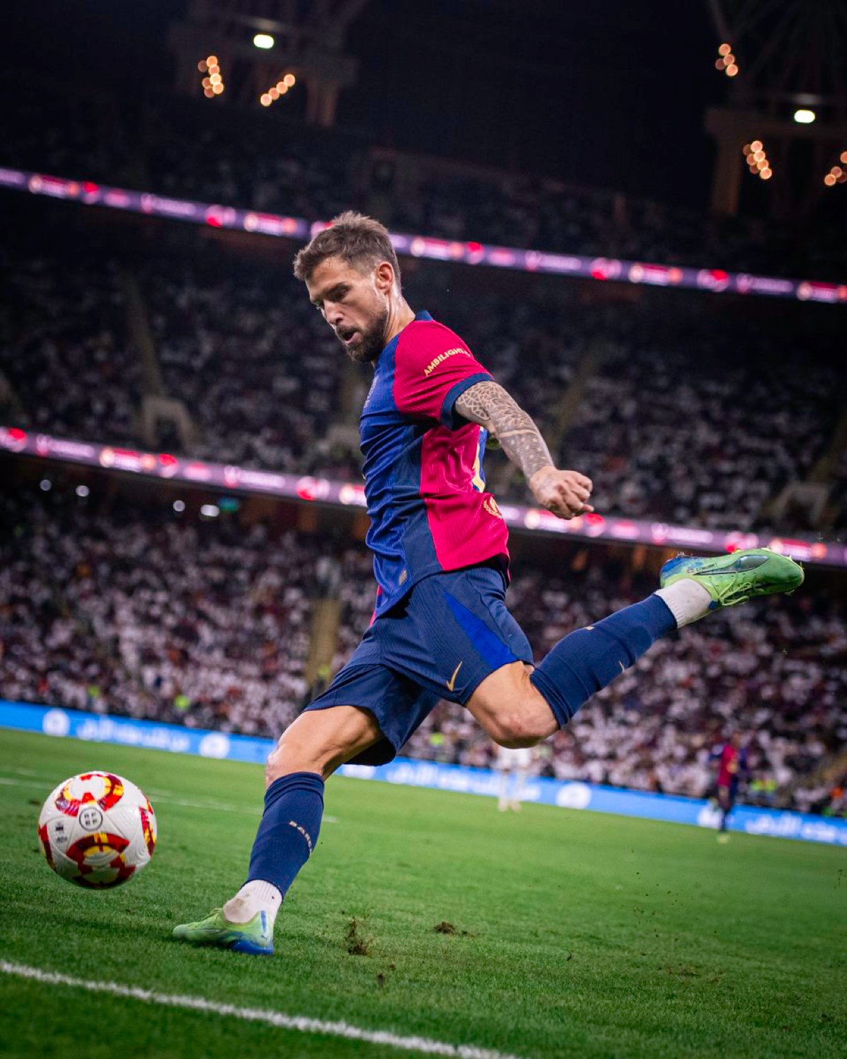 Forced change for Barcelona. Injured Inigo Martinez is replaced by Ronald Araujo.  | sportzpoint.com