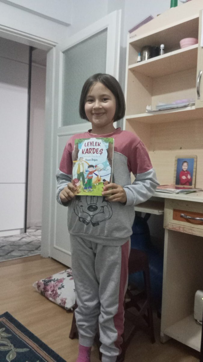 "Leylek Kardeş ve Arkadaşları" kitabımız minik okurlarımız ile buluşmaya devam ediyor💕💕
#yenikitap #çocukkitapları #bookstagram #bookstagramturkey #insanyayınları #hasan19dogan #leylekkardeşvearkadaşları #insanyayınları #keşfet <a href="/insanyayinlari/">İnsan Yayınları</a> 
<a href="/insankitap/">İnsan Kitap</a> 
@tubaillustration