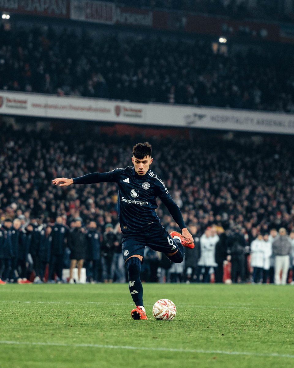 LisandrMartinez's tweet image. Until the end!
Proud of this family. @ManUtd