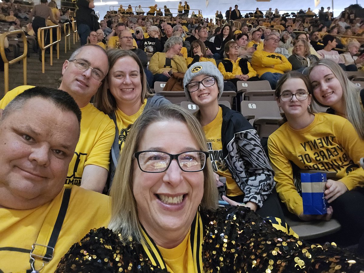 67tink40's tweet photo. Hawks by a million! Let's go, ladies!!!
#FightForIowa #IowaWBB https://t.co/chpksrRH8h