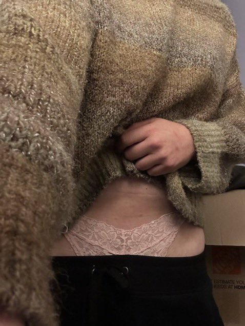 femdommbrat's tweet photo. Hi pervs, new to #nsfwtwtً  and redoing pinned

looking for moots :3 

⁂ 21
⁂ femboy 🎀
⁂ any pronouns
⁂ switch (sub++)
⁂ soft + hard kinks 
⁂ 6ft
⁂ MDNI!!!
⁂ DMs open ( have age in bio) :3

♡ + rt for moots :) https://t.co/kZDq0Cuvt3