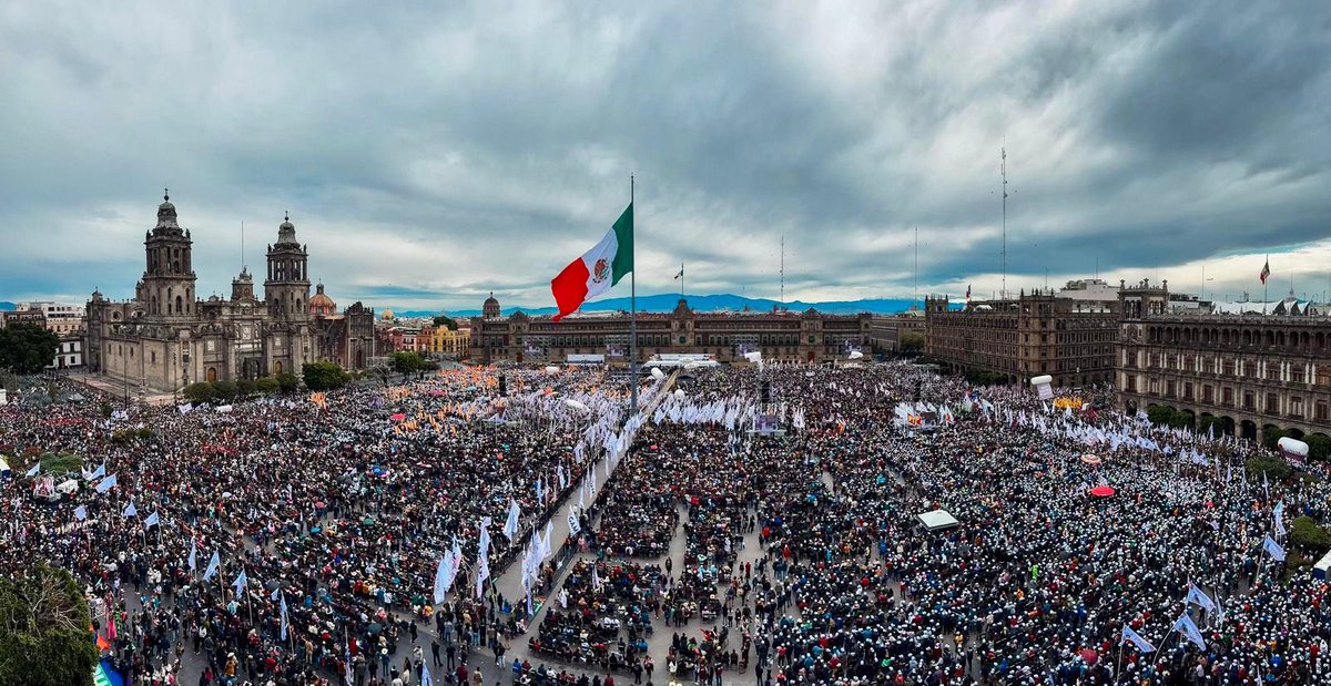 ChumelTorrees's tweet photo. Lleno total...

De pendejos aplaudidores https://t.co/4HR7qYi4al