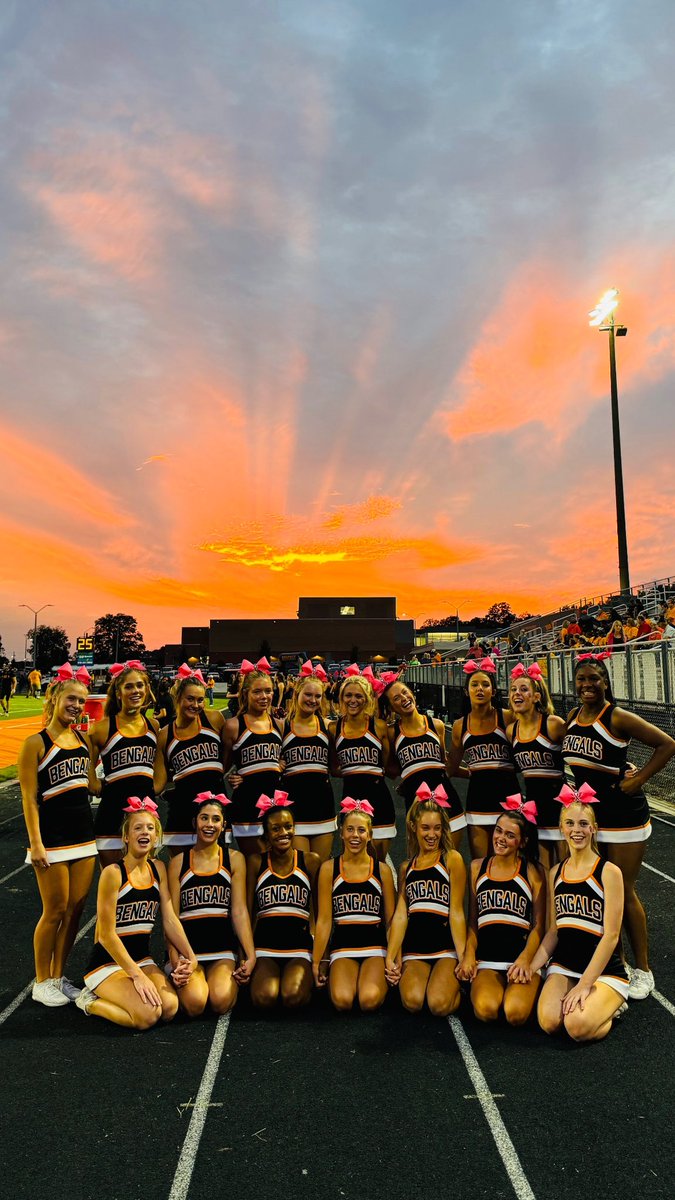 FVHS Varsity Cheer (@fv_varsitycheer) on Twitter photo Finals Week πβοΈ
Best of Luck Bengals on final exams from your FVHS Varsity Cheerleaders!
π€π§‘πΎπ£π
π§‘π€
<a href="/fvhsbengals/">FVHS Athletics</a> Finals Week πβοΈ
Best of Luck Bengals on final exams from your FVHS Varsity Cheerleaders!
π€π§‘πΎπ£π
π§‘π€
<a href="/fvhsbengals/">FVHS Athletics</a>