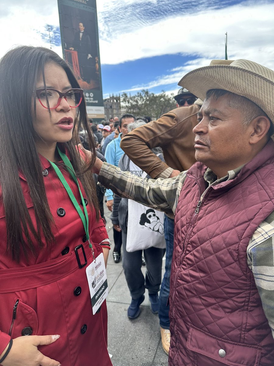 Acompañamos a la Dra <a href="/Claudiashein/">Claudia Sheinbaum Pardo</a> en el zócalo de la CDMX para escuchar junto con el pueblo el informe de sus primeros 100 días de gobierno.

¡Es un honor estar con Claudia Hoy!