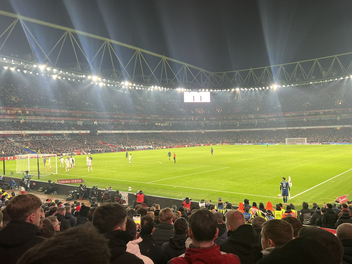Halkyard21's tweet photo. You fucking beauty! Arsenal (a) 🔴⚪️⚫️💪🏻🏆 https://t.co/BrnsczReas