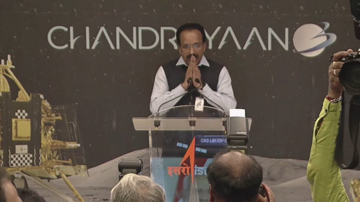 prashantdhawan0's tweet photo. ISRO प्रमुख के रूप में एस सोमनाथ का कार्यकाल खत्म हो रहा है.
वी नारायणन नए ISRO प्रमुख होंगे. 14 जनवरी को वो अपना पद संभालेंगे.
सोमनाथ के नेतृत्व में, इसरो ने सफल चंद्रयान-3 मिश�� , आदित्य-एल1 सौर मिशन और गगनयान परियोजना में अभूतपूर्व प्रगति जैसे ऐतिहासिक मील के पत्थर हासिल किए. https://t.co/Se70hKGkQM