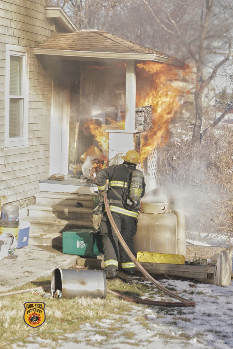 pauls612's tweet image. Not too often I get first due work but I happened to be a few minutes down the street from this one in Worcester today. Quick detection by the homeowner and quick stop by the WFD! #breakingnews #mafire 

@WorcesterFD 
@WorcesterFD1009 
@ctfirephoto 
@mikesacconetv