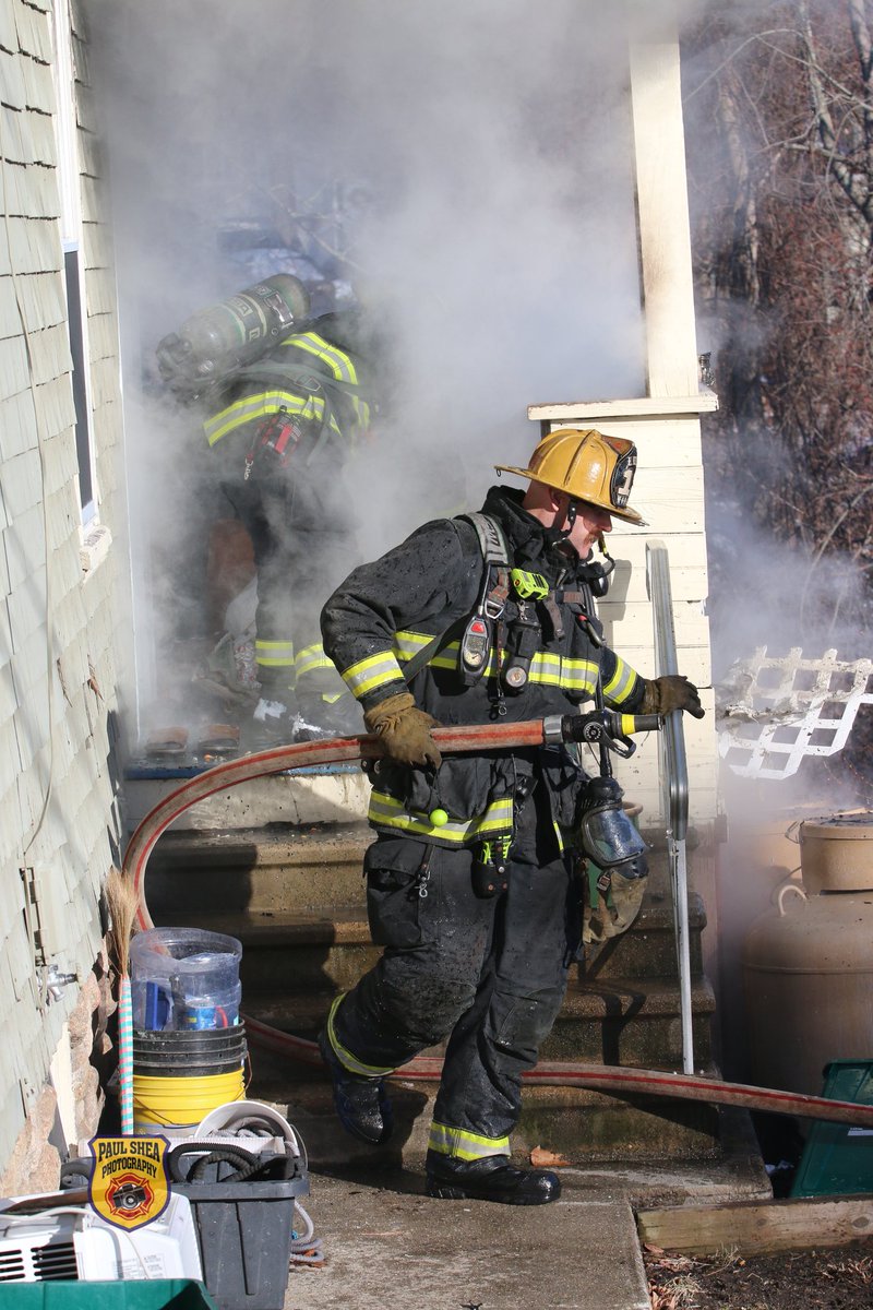 pauls612's tweet image. Not too often I get first due work but I happened to be a few minutes down the street from this one in Worcester today. Quick detection by the homeowner and quick stop by the WFD! #breakingnews #mafire 

@WorcesterFD 
@WorcesterFD1009 
@ctfirephoto 
@mikesacconetv