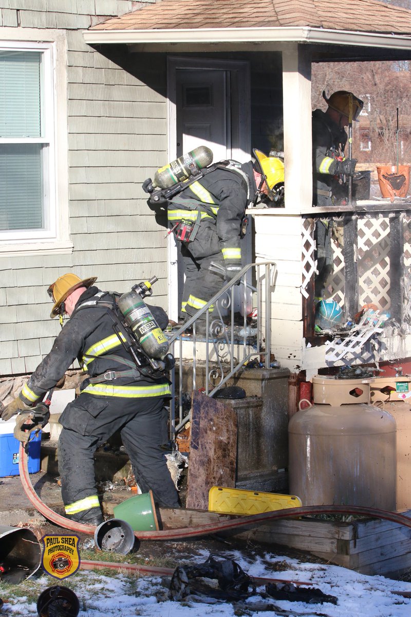 pauls612's tweet image. Not too often I get first due work but I happened to be a few minutes down the street from this one in Worcester today. Quick detection by the homeowner and quick stop by the WFD! #breakingnews #mafire 

@WorcesterFD 
@WorcesterFD1009 
@ctfirephoto 
@mikesacconetv