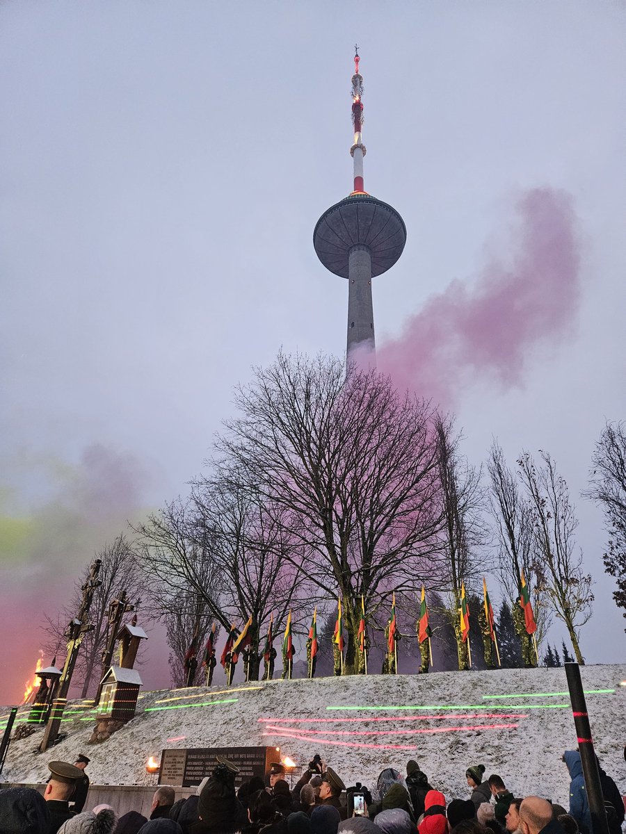 IUlcickaite's tweet photo. On the night of 13 January 1991, unarmed people of Lithuania withstood the brutal attack by Soviet soldiers. https://t.co/TGHohSL4RP