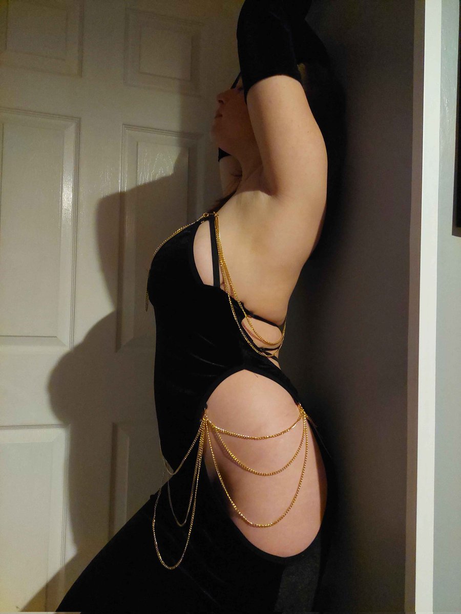 DeerGirl201's tweet photo. Happy New Year, my loves~ #newOutfit #sexy #nsfw. Make sure to send 💙 for custom content list if you want to see more than what i post~ https://t.co/HMGLgS7V13