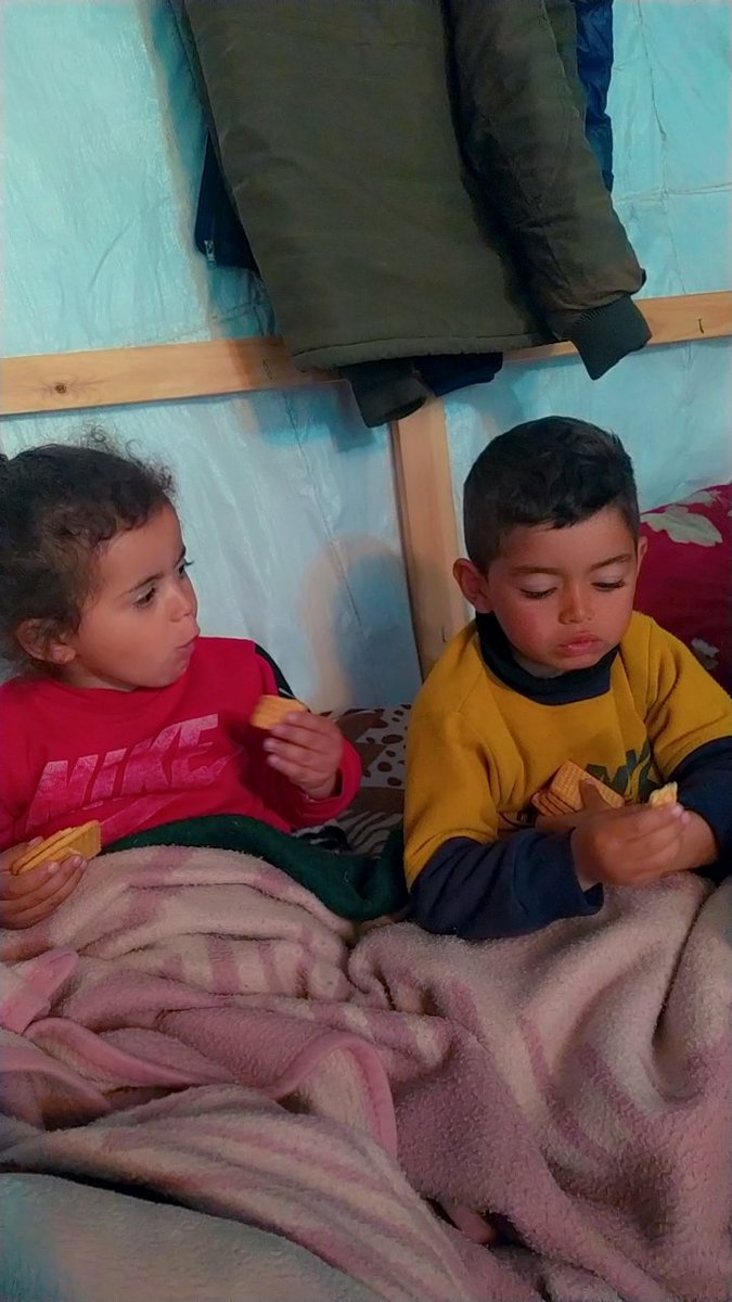 Please, help my family. Life here is very difficult. It's hard for you to imagine. I feed my children biscuits because there is no flour ❤️‍🩹😭
fundahope.com/en/campaigns/h…