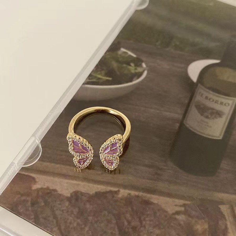 a_cheap_shop's tweet photo. 紫色蝴蝶戒指💜
超級可愛🦋
有少少閃✨
大細啱啱好🫶🏻
唔會太細見唔到或者太大好突兀🤤
可調較大小😍
$29‼️
有興趣可以DM or CM💗
#戒指 #情侶戒指 #戒指控 #珍珠戒指 #韓國戒指 #鑽石戒指 #介指 #手 #手指 #手控 #首飾 #首飾盒 #結婚戒指 #求婚戒指 #鑽石戒指 #銀 #銀色 #平 #女 #女仔 #女神 https://t.co/mWPbBnMSHP