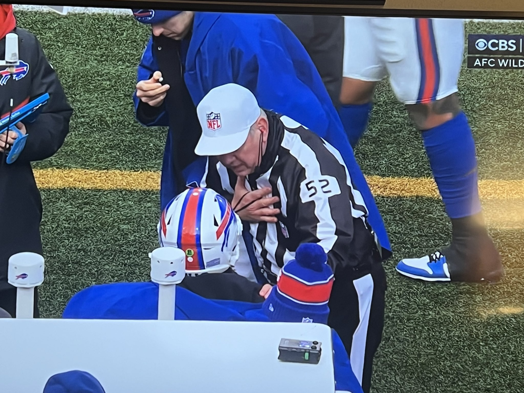 Doug Farrar ✍ on X: "I think most referees should be fired into the sun,  but kudos to Bill Vinovich for (presumably) explaining to Josh Allen how  his crew missed that holding