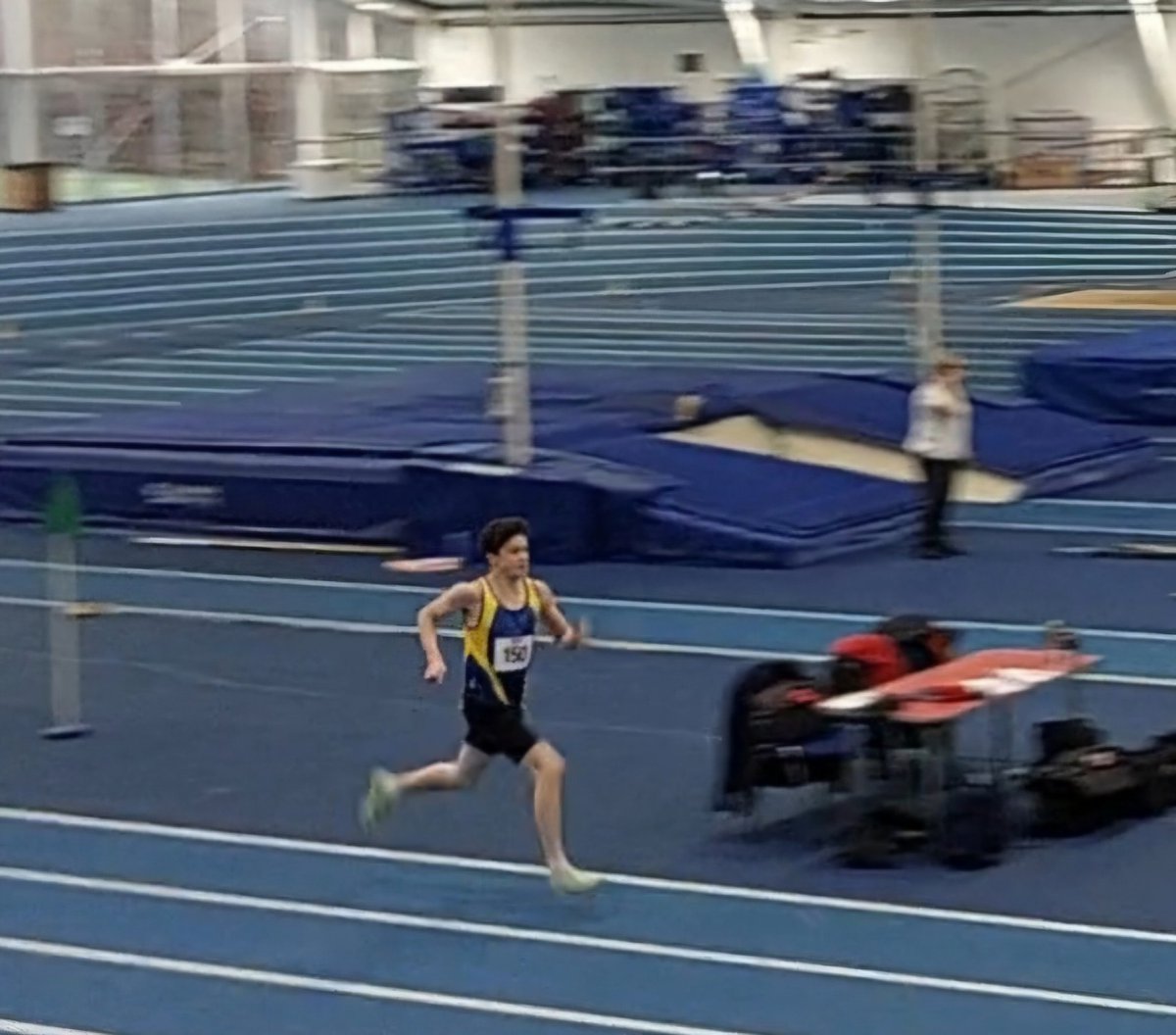 Caronxx1's tweet photo. SEAA Indoor Track and Field Championships today at Lee Valley. Aidan ran in a very busy 800m, 1 of 5 heats. He ran a really good race, achieving a PB of 2.05.69, coming 2nd in his heat.
@campionpe https://t.co/CyJIWxVnWW