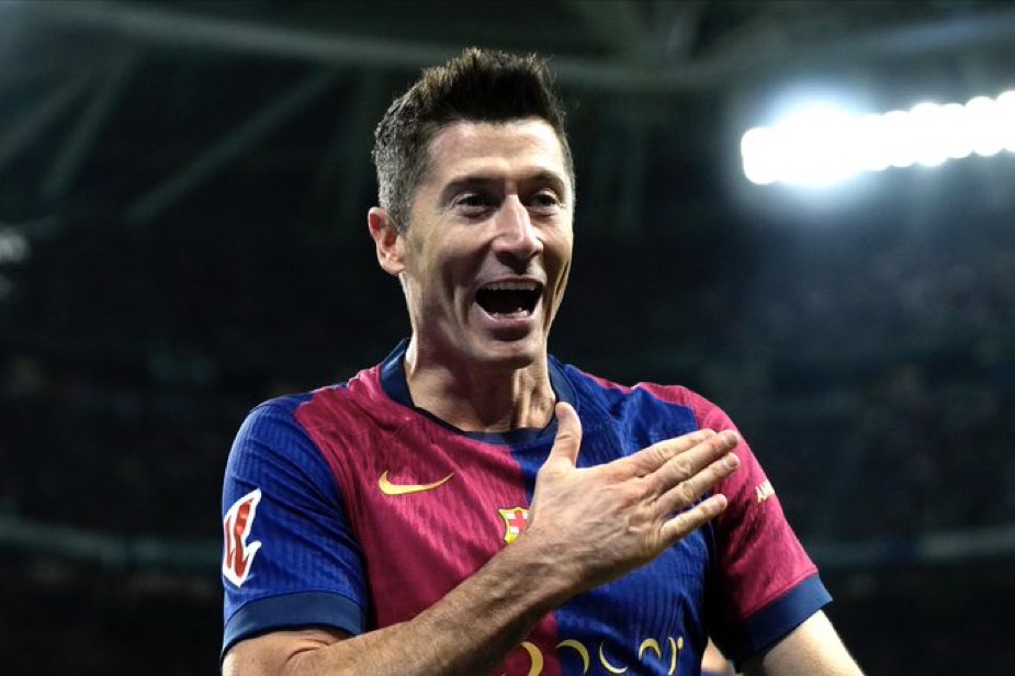 MercatoPlein's tweet photo. 🚨📊 LES STATISTIQUES PHARAONIQUES DE ROBERT LEWANDOWSKI CETTE SAION !!!

🏟 27 matches TCC
 ⚽️ 46 buts
 🎯 103 passes décisives

#Lewandowski #Clasico https://t.co/wRevaqOgCI