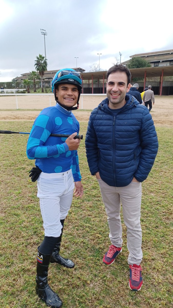 GiraldaTurf (@giraldaturf) on Twitter photo El entrenador <a href="/DavidFarlete/">David Farlete</a> con el jockey <a href="/GabrielArguinz4/">Gabriel Arguinzones</a> en el paddock de <a href="/GranHipodromo2H/">Gran Hipódromo de Andalucía - Dos Hermanas</a> El entrenador <a href="/DavidFarlete/">David Farlete</a> con el jockey <a href="/GabrielArguinz4/">Gabriel Arguinzones</a> en el paddock de <a href="/GranHipodromo2H/">Gran Hipódromo de Andalucía - Dos Hermanas</a>