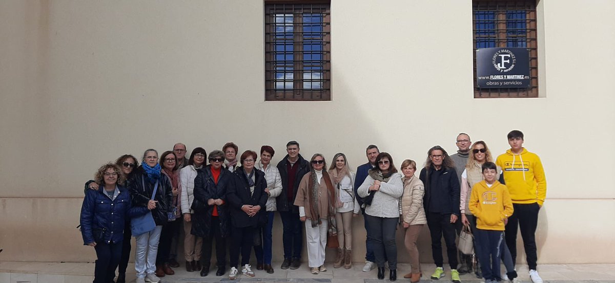 PasoBlanco_3's tweet photo. 👏🏻👏🏻 Éxito total y gran asistencia al segundo “Paseo histórico con encanto“, organizado por el Paso Blanco de la mano de Andrés Martínez Rodríguez.

⚪️ Está vez la visita ha sido al maravilloso Palacio califal de la Virgen de las Huertas. https://t.co/eOzNqnyCY5