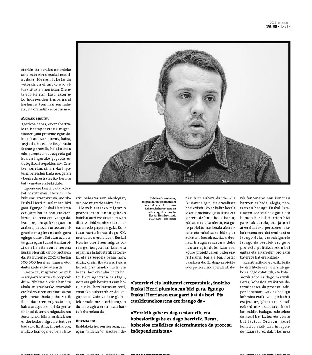 sortuEH's tweet image. 𝐁𝐢𝐝𝐚𝐢𝐝𝐞: 𝐢𝐳. compañero de viaje, compañero de ideas.

@IraolaXabier: «Datozen urteetan migrazioaren fenomenoari emango diogun erantzunak egingo gaitu herri gisa».

🗞'Bidaide' gogoeta estrategikoaren inguruko erreportajea @Gaur_8|n.