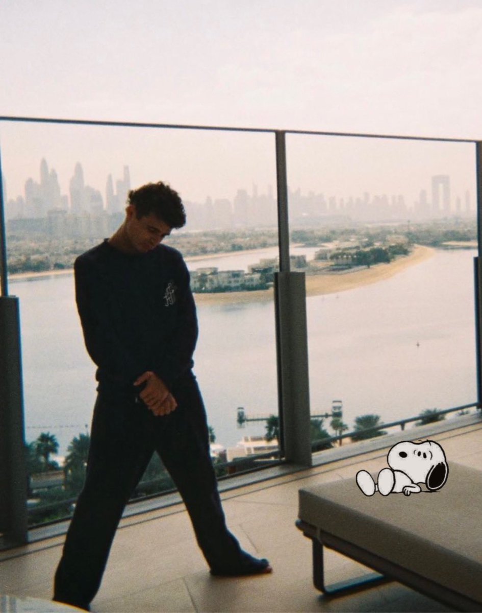 ln4snoops's tweet photo. hello dubai 🏜️ https://t.co/10chkb3hPF