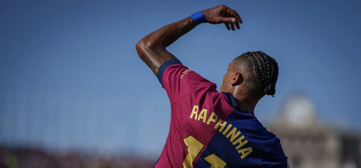 NajimMedini's tweet photo. Le FIFA Most Improved Player est adressé à… Raphinha. On savait qu’il était bon, on a vu ses matches à Leeds mais pas à ce point. Sa rapidité dans la prise de décision est phénoménale. Il va vite, il pense vite, il joue vite. https://t.co/iOEgQENNK4