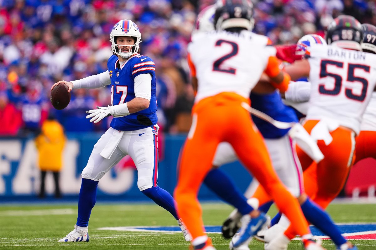 BuffaloBillsPR's tweet photo. Josh Allen connects with Ty Johnson on his 22nd career postseason passing TD, surpassing Jim Kelly (21) for the most passing TDs in franchise playoff history. https://t.co/ON9ODHivEL