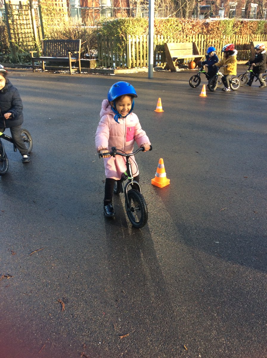 St George's Primary School Hyde tweet media