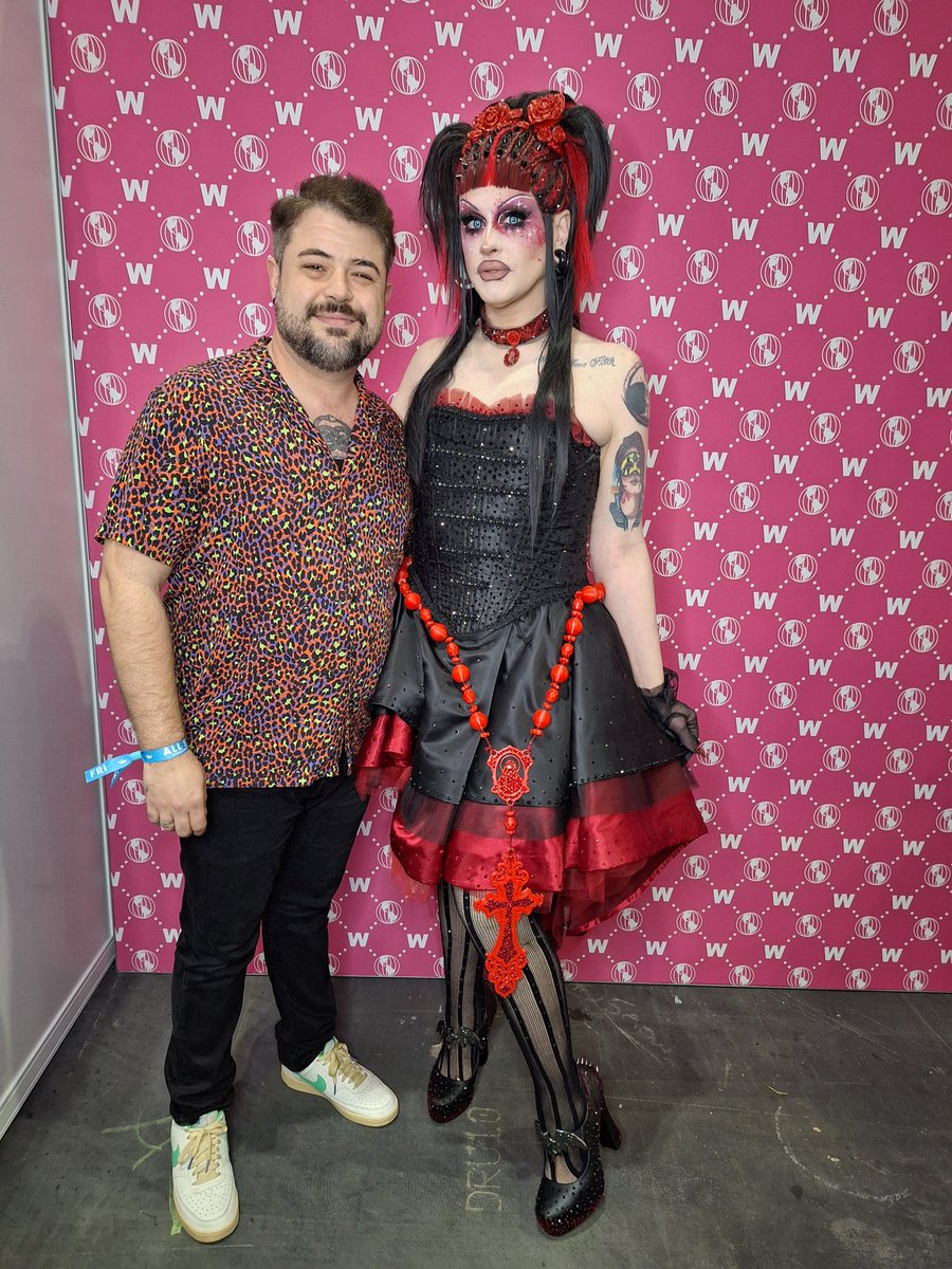 Yorch_BC's tweet photo. Rupaul's Dragcon UK 2025. Me lo pasé genial y pude conocer en persona a muchas de mis reinas favoritas!!!!! #DragConUK2025 #DragConUK #DragRace #meetandgreet https://t.co/gBDRq1WjyE