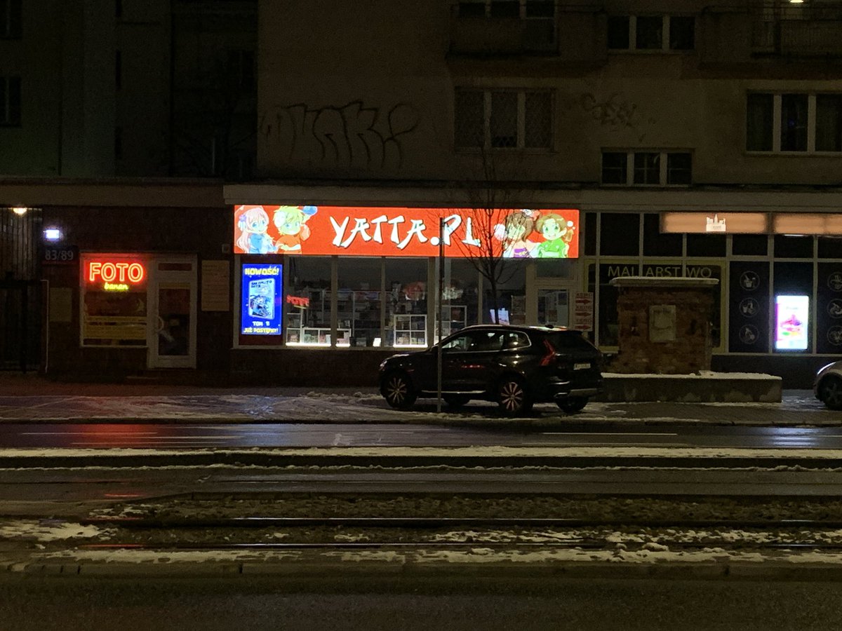 TuPiasecki's tweet photo. Sursum corda! W miejscu dawnej księgarni „Naszego Dziennika” w al. Solidarności obecnie znajduje się sklep z mangą. https://t.co/HWZGSO6rJi