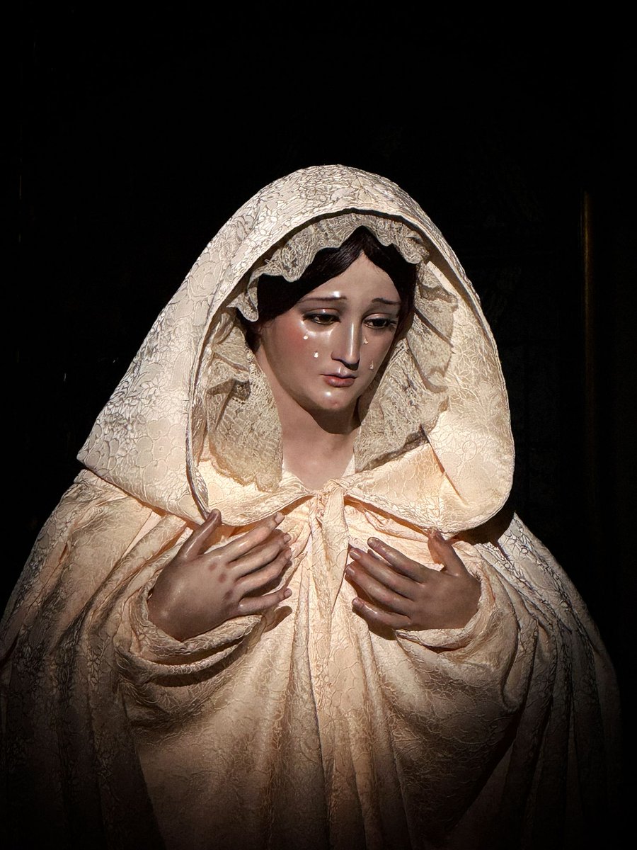 Estrella que siempre brilla
Consuelo cuando hay tormento
Refugio de malos días
Siempre que subo te encuentro
Y tu luz siempre me guía