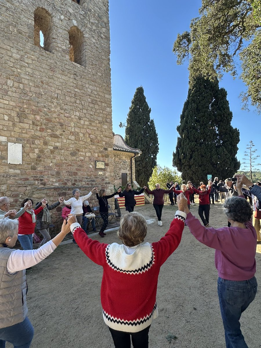 Cap de setmana de molta activitat a #LloretdeMar. L’Ajuntament i l’associació de comerciants han aconseguit una gran participació a la campanya de Nadal amb el sorteig (que com l’any passat no m’ha tocat 🤣).

Aquest matí Festa del Traginer fent poble.