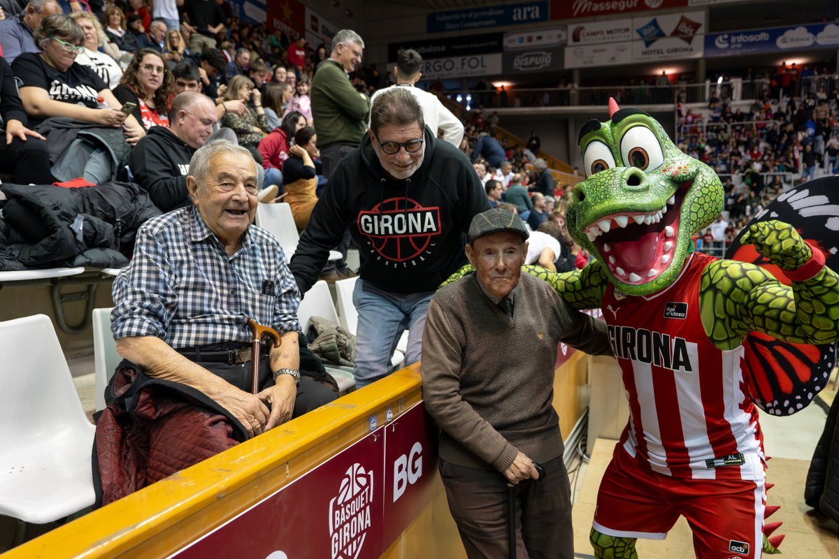 🎂 Avui en Pere i en Jaume han celebrat el seu 93è aniversari a Fontajau. I de quina manera! 🥰

Per molts anys! 🎉