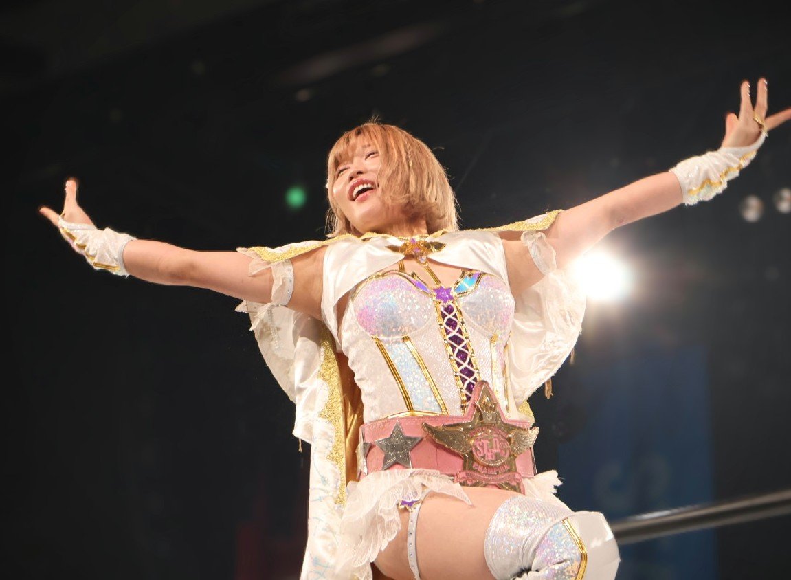 voodoo4545's tweet photo. STARDOM中日ホール大会
ひさしぶりの最前列観戦！
リングまでの距離めちゃ近！！
最高の大会だった！
向後選手のポートレートお渡し会初めて並べた✨️応援してます🍑
@stardom https://t.co/6KwJ6bFB1y