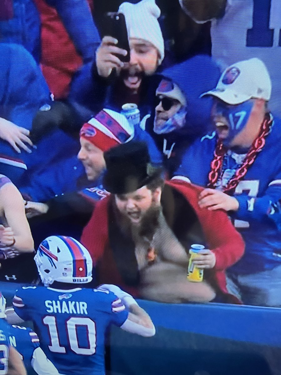 robertlowry's tweet image. Shoutout to this guy really sucking the marrow out of life