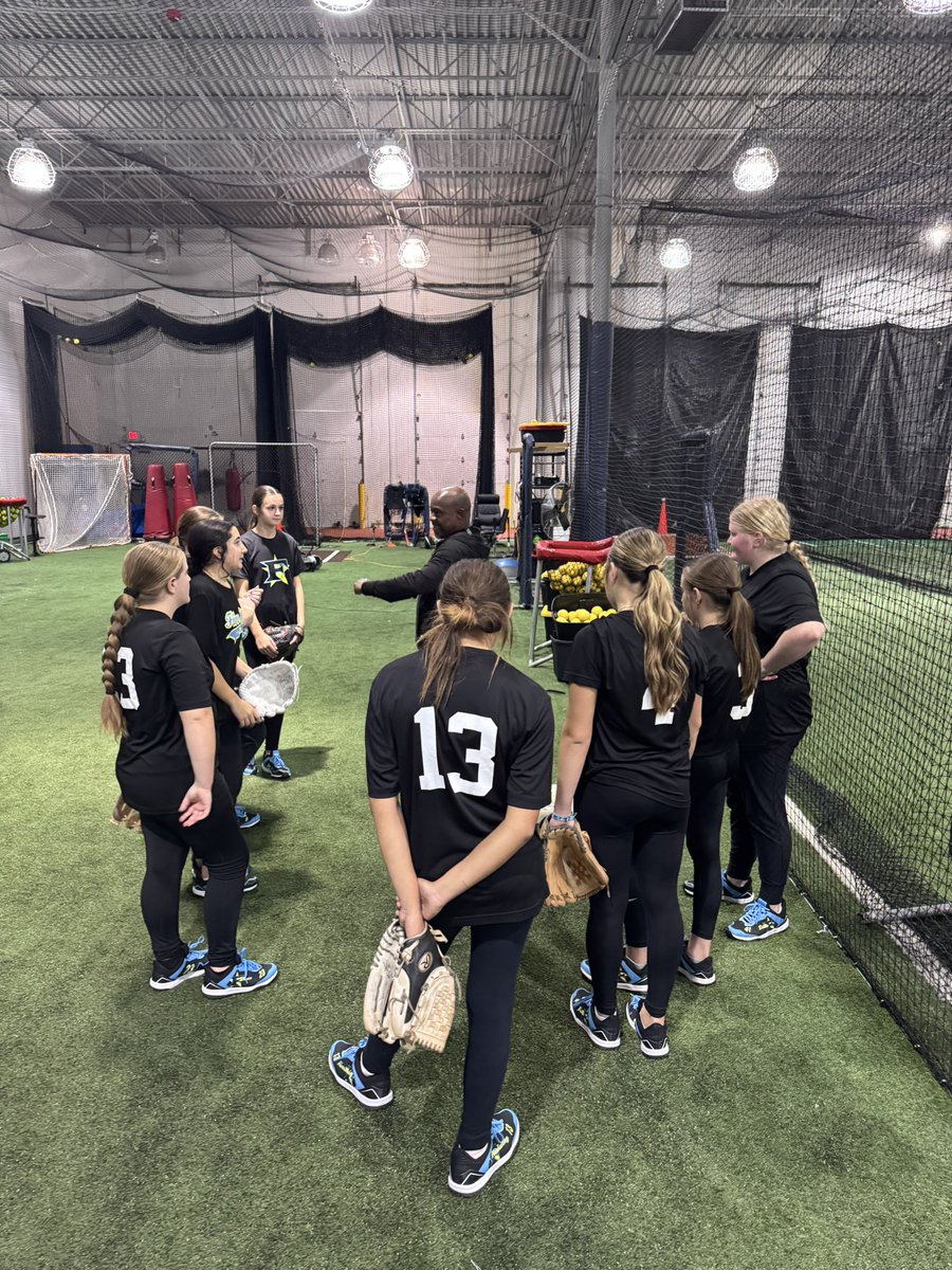 GAImpact_2930yh's tweet photo. Great workout today with the 🐐Coach Lincoln Martin. Getting better week by week!

@martin_lincoln 
@AlexH2030 
@Sophiaburkhead5 https://t.co/SwSuxuSk3Y
