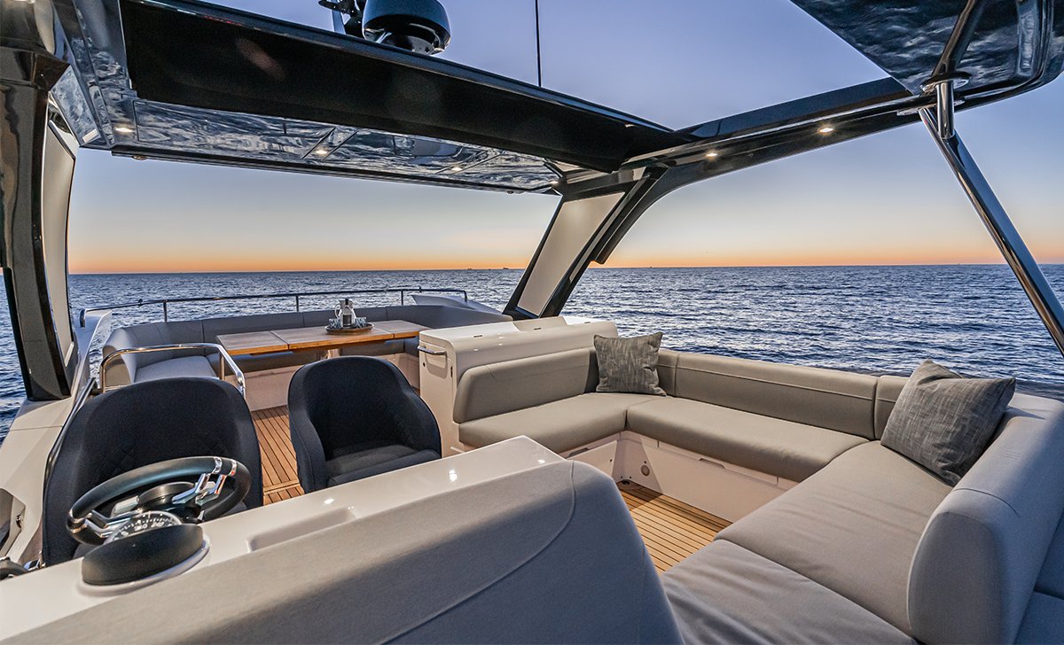 Sunseeker_Intl's tweet photo. With an abundance of social spaces, the Sunseeker Manhattan 55 is perfect for entertaining family and friends.

On display at boot Düsseldorf 2025 from the 18 - 26 January, discover the full line-up here: https://t.co/njZBN63bL8

#Sunseeker #SunseekerManhattan55 https://t.co/UgudlnaJiQ