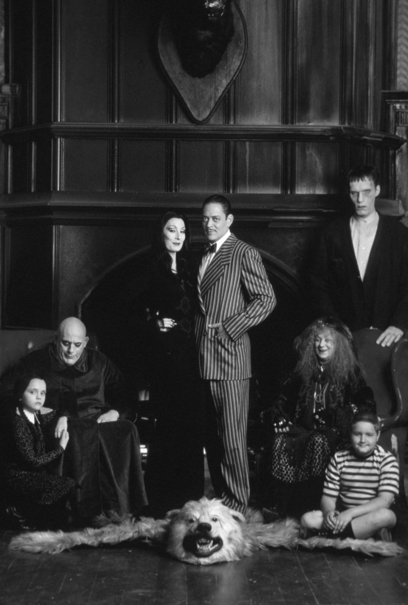 deathndhorror's tweet photo. The Addams Family 🖤 https://t.co/PmSAw7xznW
