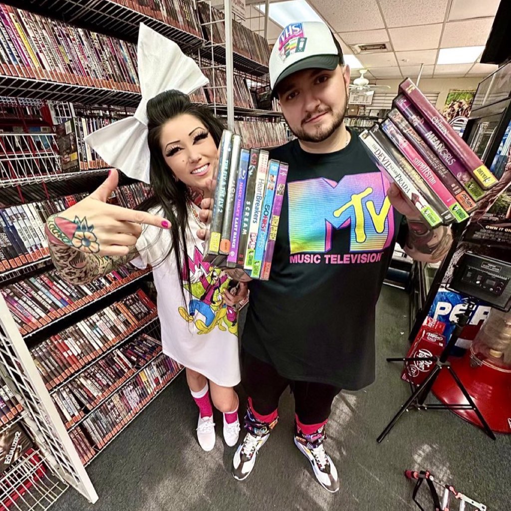 Felix talks  BTS of “Video Store Pt. 2” and working w/ Melissa Marie around the 36:16 mark. 🎀
#DGAFtwdc