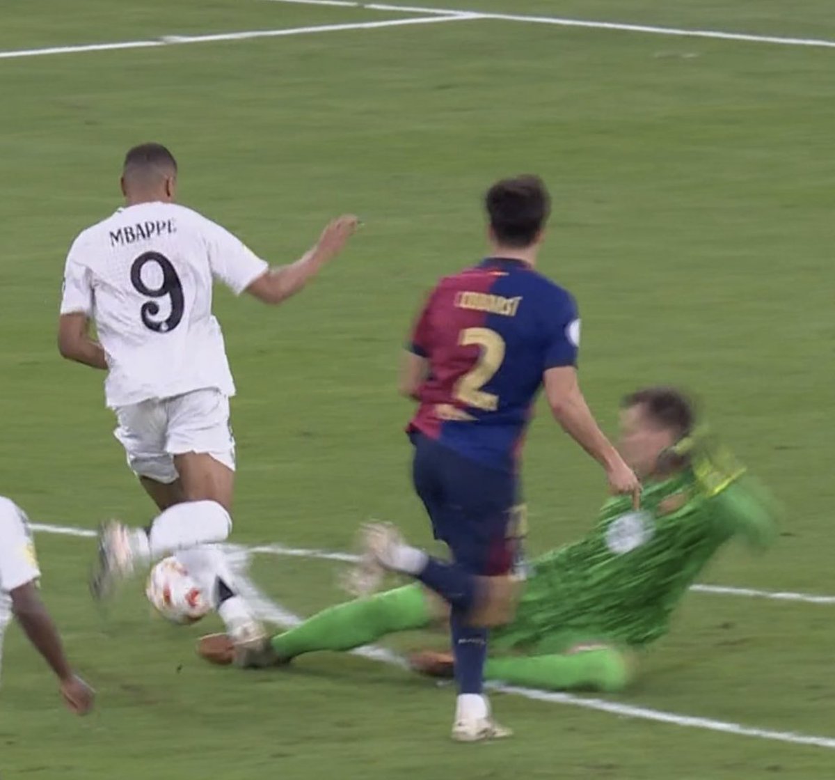 madridblaugrana's tweet photo. 🚨 Szczesny A Mbappe:ROJA

💣Camavinga a Lamine Yamal: SIGAN SIGAN

💥SHOW DE GIL MANZANO https://t.co/4L6LgljBN2