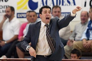 Gonzalo_GV's tweet image. Hoy he dirigido mi partido n° 500 como entrenador jefe en Leb Oro/1ªFeb y mis jugadores me han regalado una victoria increíble. Aún recuerdo mi 1er partido (UB La Palma/Autocid Burgos), cuantas alegrías y penas desde entonces!!! Con las mismas ganas de seguir dando guerra!!!