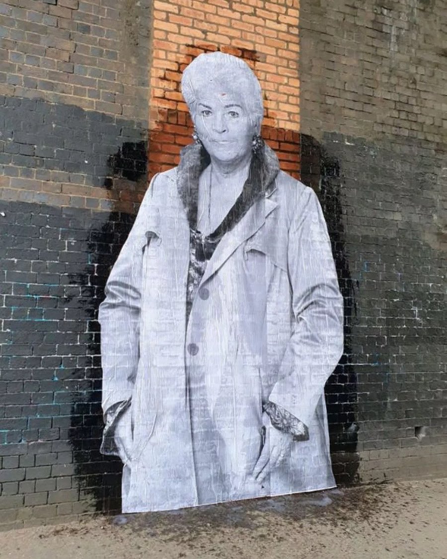 #BrumHour Digbeth is the best place in the Midlands for celeb spotting!

Who remembers when Pam St Clement (Eastenders’ Pat Butcher) turned up on Heath Mill Lane back in 2021? 🤯 
<a href="/fokawolf/">Foka Wolf</a> 
<a href="/BrumHour/">#BrumHour 🐝 Networking with #Birmingham</a>
