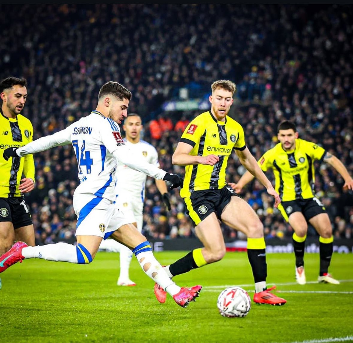 Despite the result this weekend, <a href="/JasperMoon_/">Jasper Moon</a> was incredible for <a href="/HarrogateTown/">Harrogate Town AFC</a> against #LUFC 

14 duels won (63.6%) 💪
2 tackles won (50%) ✅
8 aerial duels won (57.1%) 👤
2 interceptions 🛠️

Keep smashing it mate 💯🔥

#FACUP #Integerfootball #harrogatetown #leedsunited #leeds