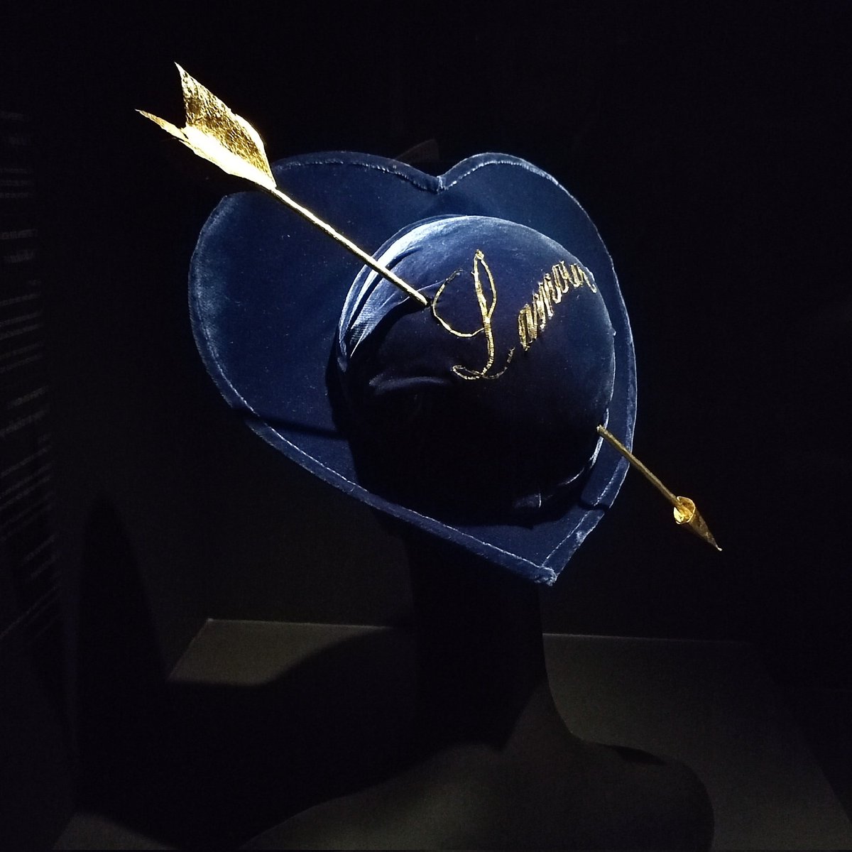 fashionnatascha's tweet photo. ❤️🇫🇷👠 Paris Day 3 Part 2
Stephen Jones Chapeaux D'Artiste Millinery @PalaisGalliera
@SJMillinery
#Liverpool #London #Paris #Millinery
 ✂️🪡🧵🎩 https://t.co/4CVlebGQkF