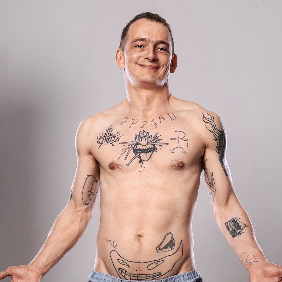 p0liniak's tweet photo. Jaś Kapela otrzymał od Ministerstwa Kultury 5 tys. zł. /miesięcznie stypendium z zakresu UWAGA: upowszechniania kultury.

kultury ćpania, freakfightów i jp2gmd.

jak tam powodzianie? 
most wam musieli tureccy żołnierze budować? 
odszkodowania nadal nie ma?

są priorytety! https://t.co/7YkXomkW5c