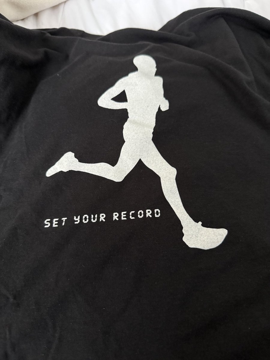 MitchRosen670's tweet image. The ⁦@ChiMarathon⁩ paying tribute to the late World Record Holder Kelvin Kiptum. ⁦@WMMajors⁩ ⁦@Nike⁩ @BankofAmerica⁩ #ClassAct