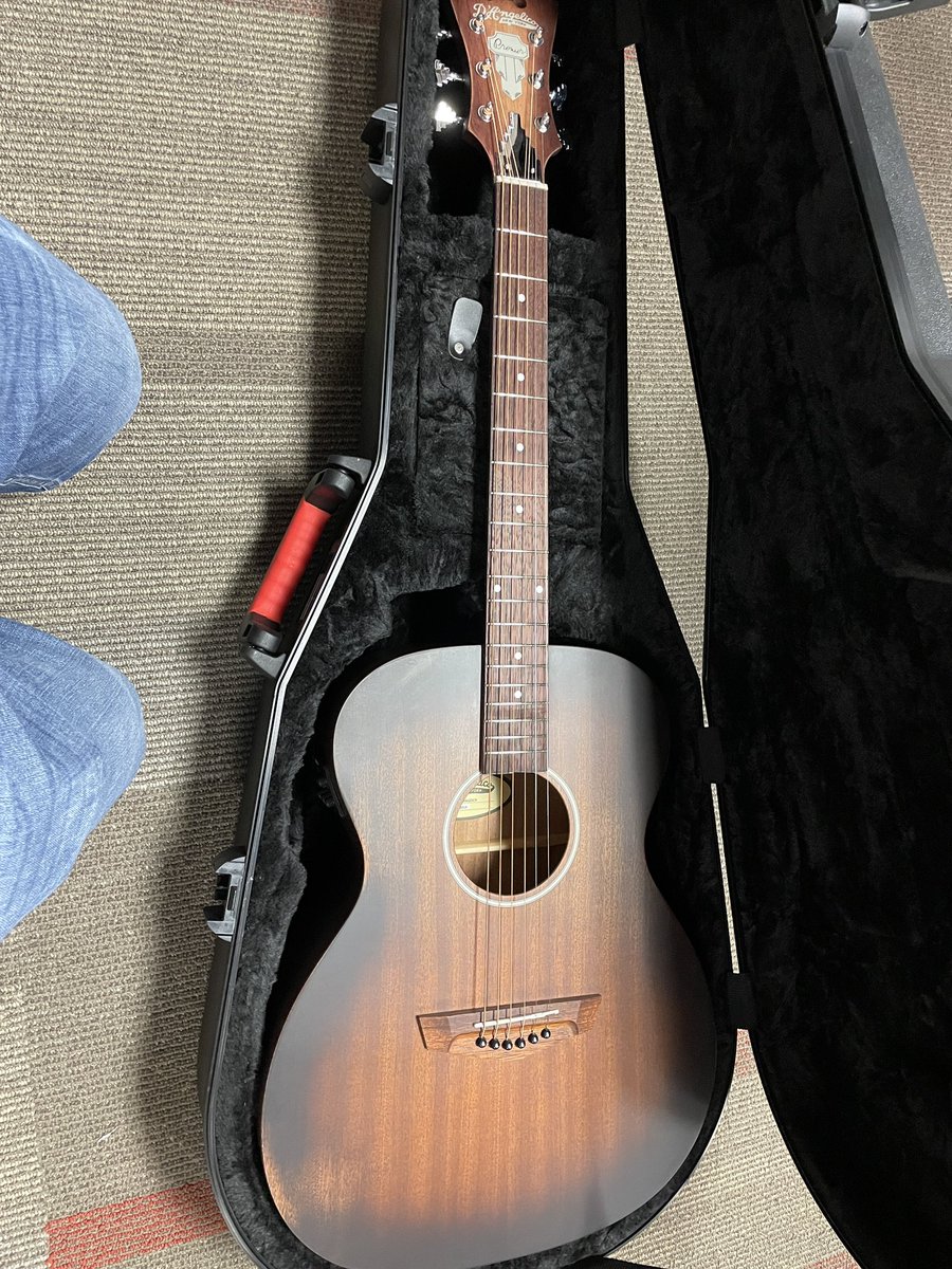 SCHSaudio's tweet photo. New guitar for the studio!
#stewartscreek
@DAngelicoNY https://t.co/WfERfE75Lf