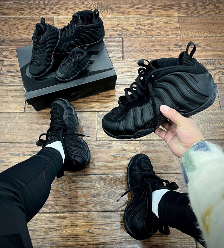 SneakerPics23's tweet photo. Triple Black Foams https://t.co/jP0MnYZgNy