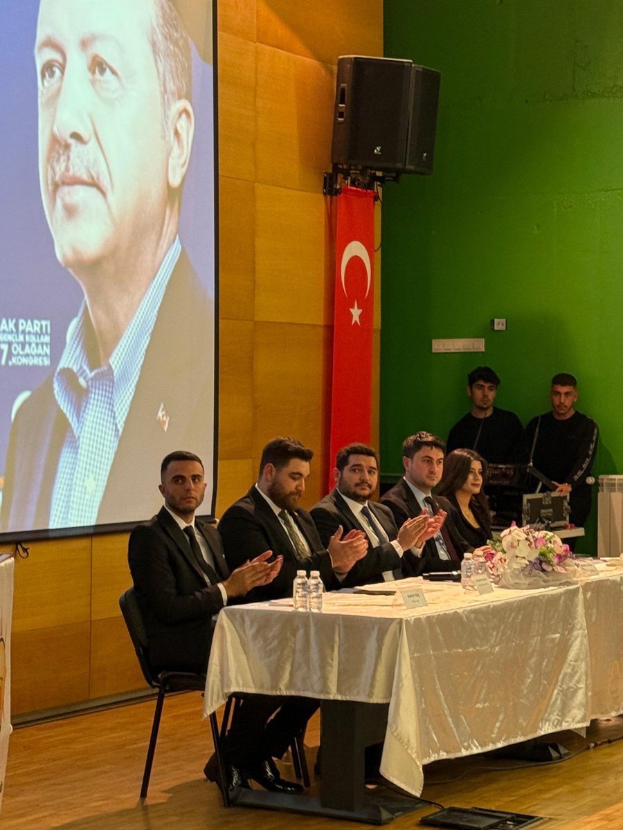 AK Gençlik olarak, teşkilatımızın gücüne güç katmaya devam ediyoruz! 

Silivri İlçe Gençlik Kolları 7. Olağan Kongremizde, güven tazeleyen ve yeniden İlçe Gençlik Kolları Başkanı seçilen kıymetli kardeşim Utku Kapucu’yu yürekten tebrik ediyorum.

Kongremize katılarak coşkumuza