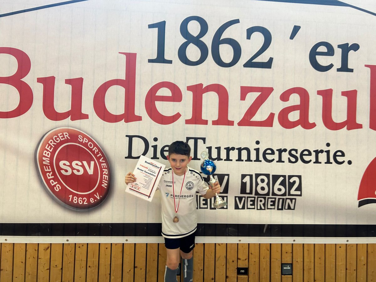 Platz 5 im Turnier beim Budenzauber des SSV🤙

Zudem stellen wir mit Oskar Reidow den besten Torschützen.  Herzlichen Glückwunsch 🎊🥳😇
---
#ssv #SGE #WIR #eintrachstyle